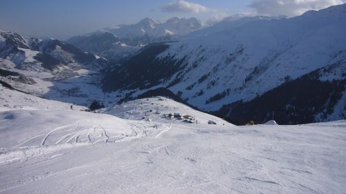 Bereich zwischen Tegia Gronda und Milez: Zu Beginn OK, dann verfahren - und wo kein Kunstschnee lag, teils steinig
