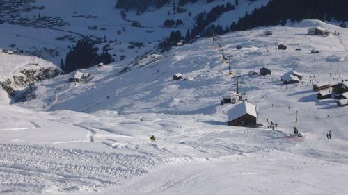 Links runter würde an sich die Piste nach Mulinatsch führen: Keine Chance!
