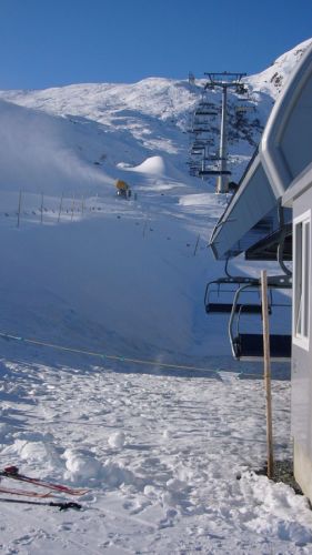 Beschneiung bei Mulinatsch - [url=http://www.jacomet.ch/themen/skilift/album/thumbnails.php?album=148]mehr Bilder von der neuen Sesselbahn hier[/url]
