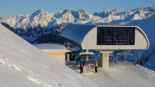 Die Fahrzeit auf der neuen Sesselbahn beträgt übrigens 7 Minuten und 14 Sekunden - jedenfalls heute...
