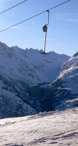 Tegia Gronda, Lai da Curnera - schon wieder wurde viel Strom produziert, der See friert erstmals teilweise zu
