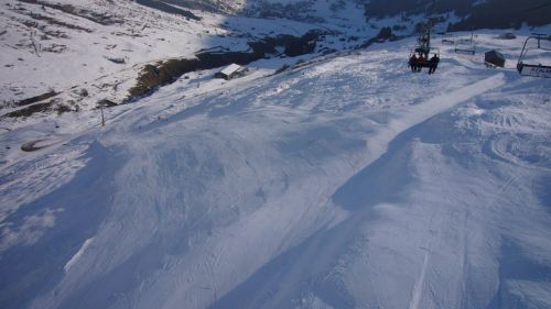 Zufahrt Mulinatsch: Eisige Stellen, aber erstaunlich gut bei so viel Kunstschnee
