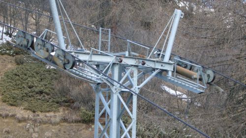 Stütze alte WSO-/Giovanola-Bahn - [url=http://www.jacomet.ch/themen/skilift/album/thumbnails.php?album=65]mehr Bilder der Gondelbahnen hier[/url]
