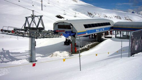 Talstation 4KSB Mot da Ri - nach einem Lawinenschaden ersetze diese Sesselbahn 1995 einen WSO-Dreiecks-Skilift von 1978 sowie einen Poma-Stangenschlepper von 1962 (verlängert 1978)
