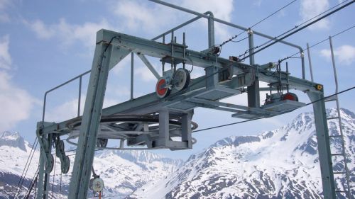 Skilift Gurschen: [url=http://www.jacomet.ch/themen/skilift/album/displayimage.php?pos=-7231]So sah er 1962 aus[/url]
