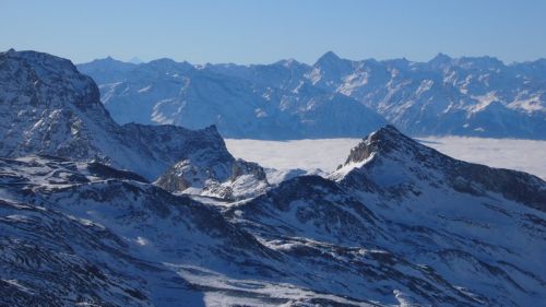 Heute Nebelmeer im Süden: Valle d'Aosta mit Watte
