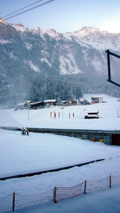 Die Schneekanonen laufen auch Hochtouren
