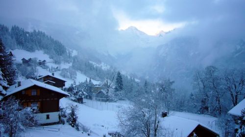 Samstag, 15. Dezember 2007 - Nebel bis 1800m... ein grauer Morgen in Wengen...
