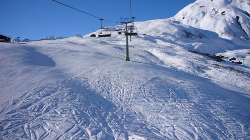 Ein Wundertag - man erinnere sich [url=http://www.jacomet.ch/themen/skilift/album/thumbnails.php?album=149]an den schneearmen Dezember 2006[/url]...
