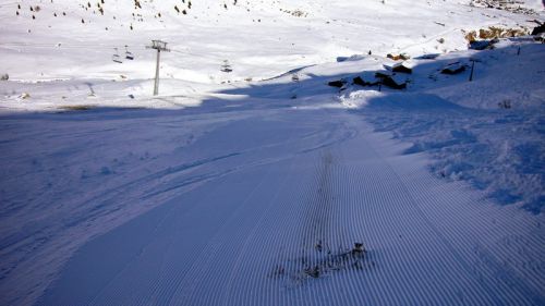 Hier beginnt der Schnee etwas knapp zu werden; grad im Überfluss liegt er eben schon auch heuer nicht, auch wenn die Schneelage für diese Jahreszeit sehr gut ist
