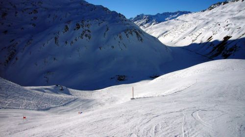 21. Dezember 2007 - [url=http://www.jacomet.ch/themen/skilift/album/displayimage.php?album=150&pos=24]vor einem Jahr hatte es hier oben sehr wenig Schnee[/url], wie überall
