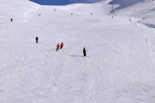 22. Dezember 2007, traumhaft breite Alpsu-Piste (Foto: Gion Huonder)
