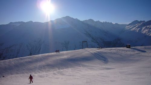 2. Januar 2008: Traumhaft präparierte Pisten im ganzen Gebiet! Die härtesten Strecken wurden bis tief in die Nacht aufgefräst und neu gepresst... TOP!
