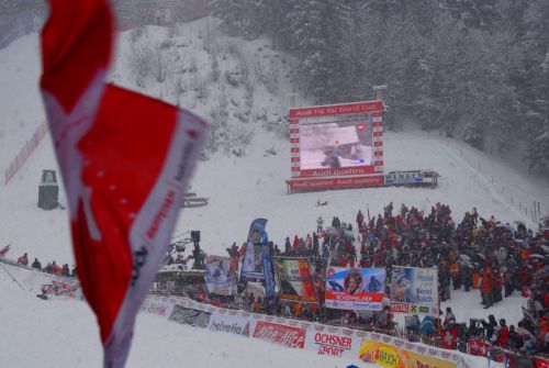 Innerwengen, 12. Januar 2008: Während des Slaloms im Zielstadion (Bild: Sebastian Hueber)
