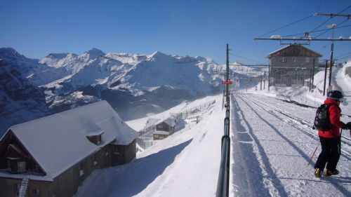 Der schon wieder aufgekommene Föhn dringt langsam bis zum Eigergletscher vor
