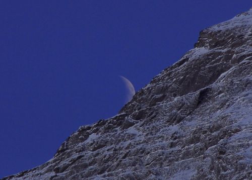 Mond am Eiger, 13. Januar 2008 (Foto: Sebastian Hueber)
