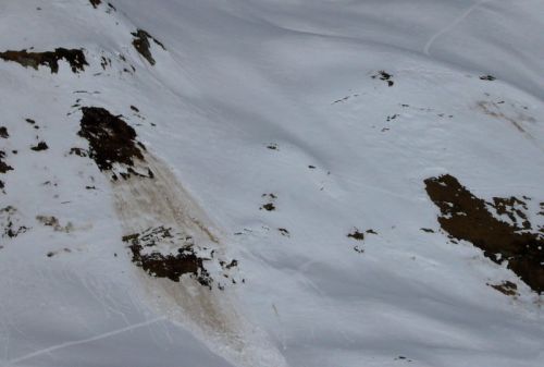 Schneerutsch über Tourenspur, Tiarms
