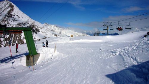 Auch diese Mulde rechts ist selten mit so viel Schnee gefüllt
