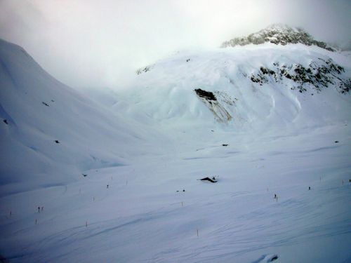 Val Val: Wir erwischten leider einen Eisregen-Sturm... Sturmwinde aus Norden peitschten Graupel und Regen; wir sahen oben aus wie Leichen, die 4 Tage in der Artkis lagen
