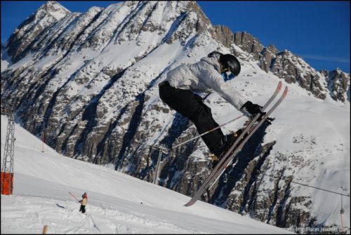 24. Dezember 2008, Snowpark Tegia Gronda (Foto: Lucas Jacomet) - [url=http://www.jacomet.ch/themen/skilift/album/thumbnails.php?album=208]mehr Jump-Fotos hier[/url]
