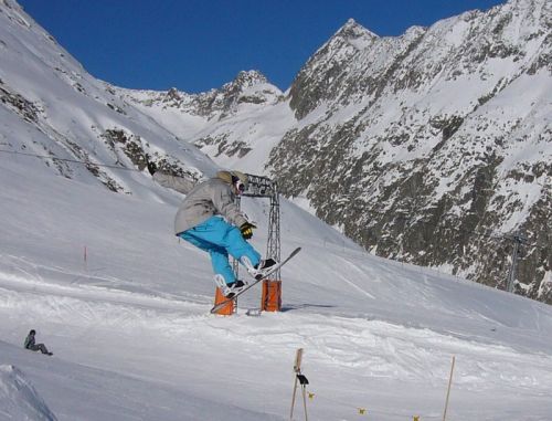 Snowpark Tegia Gronda, 24. Dezember 2008 (Foto: Andi Jacomet)
