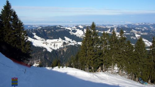 Sicht über Emmental und Mittelland zum Jura, wo die Kaltfront zum Glück stehen geblieben ist
