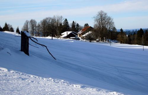 Bauernhof entlang der Piste
