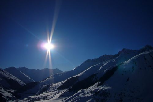 Ein Frühlingstag zum Monatsende - wir liefer im T-Shrirt über den nassen Schnee und plangten für kurze Hosen
