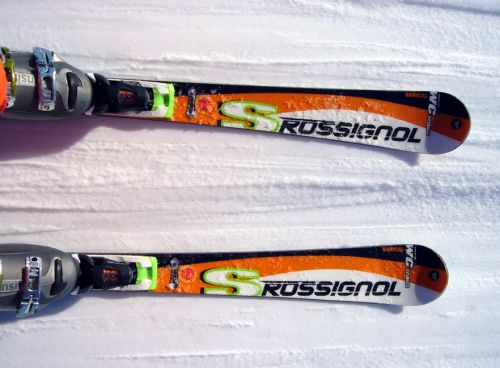 Bei der Talstation hats einen süssen, kettenrauchenden, zu einem Schwatz aufgelegten Skiservice-Mann mit Vermietung - heute gabs Rossignol 
