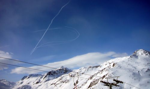 Uelis Jungs fangen einen Passagierjet ab...?

