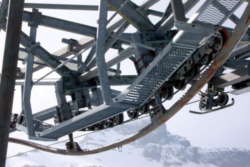 Mehr Lift-Fotos von heute und 2005 [url=http://www.jacomet.ch/themen/skilift/album/thumbnails.php?album=86]gibts übrigens hier[/url]
