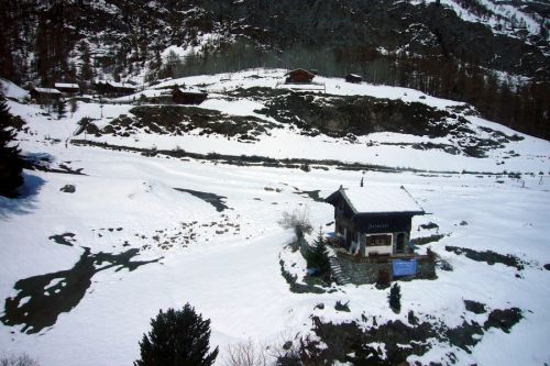 ...man könnte sogar noch die Piste benützen, wenn man kamikazemässig drauf ist
