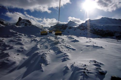 Immerhin sieht die Landschaft verschneiter aus...
