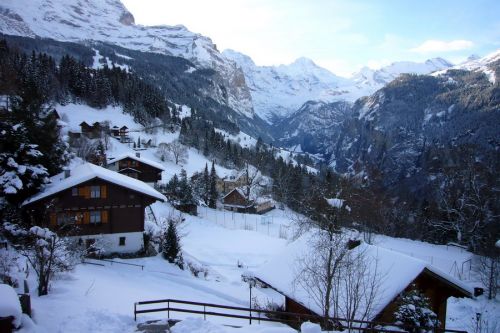Mittags in Wengen, Samstag, 5. Dezember 2009 - wunderbar eingeschneit!
