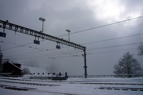 Sonntag, 13. Dezember 2009: Graues Wetter bis weit oben... ab etwa 2500m ists schön!
