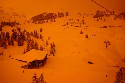 Was der doofe PR-Gag mit den orangefarbenen Sesseln und Bubbles soll?
