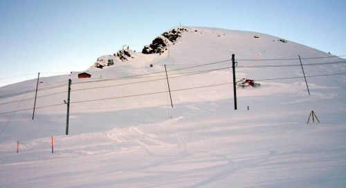 Am Hundschopf werden Schneehaufen plattgemacht
