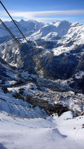 Ein bitterkalter Tag - rund minus 17 Grad im Skigebiet, dazu stellenweise bereits heftiger Wind
