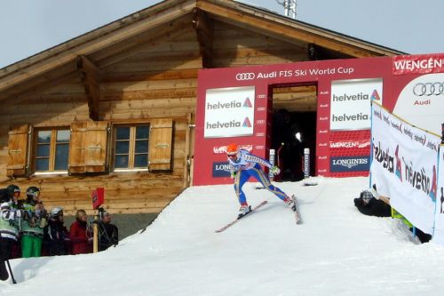Patrik Jaerbyn nimmt die viereinhalb Kilometer unter die Ski
