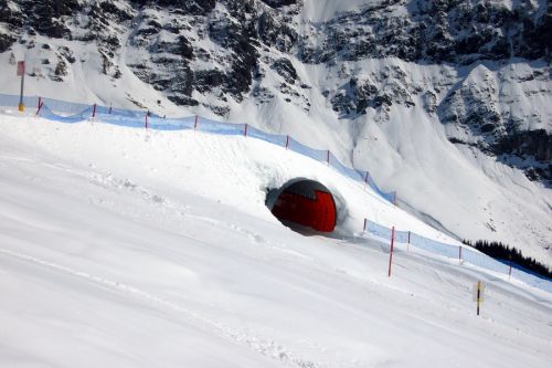 Sollte man in Sedrun auch machen kurz vor der SB Mulinatsch: "Überschneiter" Tunnel
