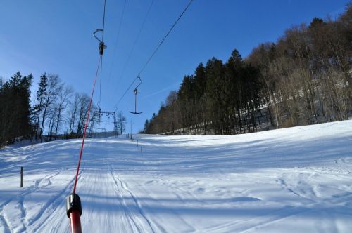 In den 80ern fuhr ich als Baselbieter Schulkind recht oft hier und am Vogelberg (Wasserfallen) Ski... die Untere Wanne hatte damals teils noch Holzbügel!
