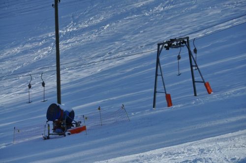 Neue Schneekanone - es stehen auch ein paar antike rum ([url=http://www.alpinforum.com/forum/viewtopic.php?f=53&t=34340&start=0]siehe in diesem Bericht[/url])

