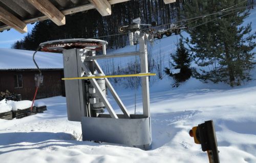 War früher mal rot - [url=http://seilbahn.tk.111.com/langenbruck.htm]siehe diese Bilder von 2004[/url]
