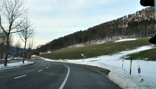 Kurz nach Langenbruck auf der Fahrt gen Liestal - schon viel weniger Schnee
