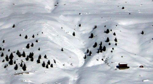 Heute brachen an den unmöglichsten Orten Schneebretter los - die hier am Culmatsch hätte auch genügt, wenns dumm gelaufen wäre...
