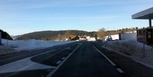 In La Motte gehts rechts Richtung La Chaux-de-Fonds
