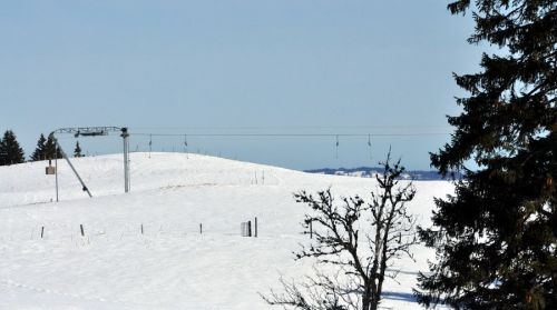 Skilift Crêt-Meuron etwas weiter hinten (einfacher Hang, Tickets kann man beim Skilift Roche aux Crocs kaufen)
