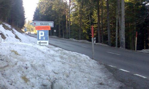 Im Gantrischgebiet angekommen - hier ist der Skilift Schwefelbergbad ([url=http://www.alpinforum.com/forum/viewtopic.php?f=35&t=34601]siehe auch hier[/url])
