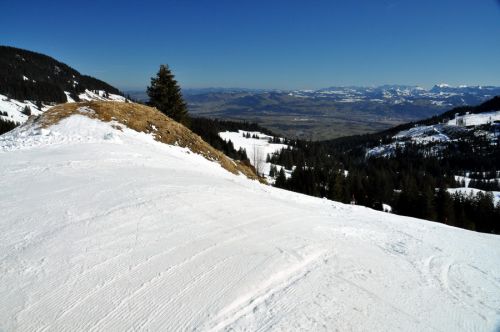 Noch mehr Bilder der Anlagen hier [url=http://www.jacomet.ch/themen/skilift/album/thumbnails.php?album=251]gibts in diesem Album[/url]
