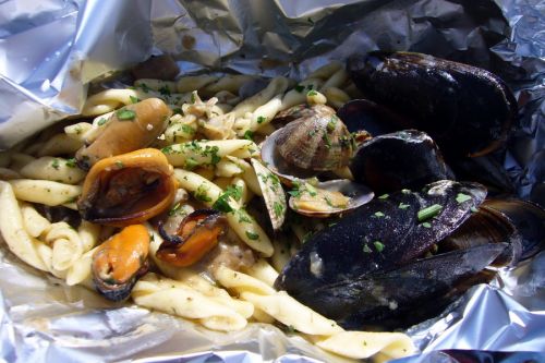 Pasta fresca mit Meeresfrüchten, Pilzen, Trüffel...
